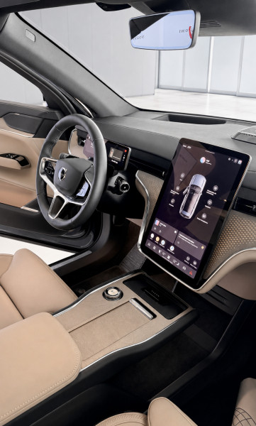 В Россию привезли необычный кроссовер Volvo EX90. Цена от ₽13,9 млн