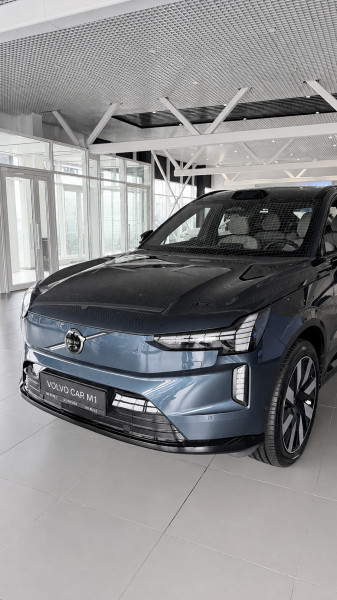 В Россию привезли необычный кроссовер Volvo EX90. Цена от ₽13,9 млн