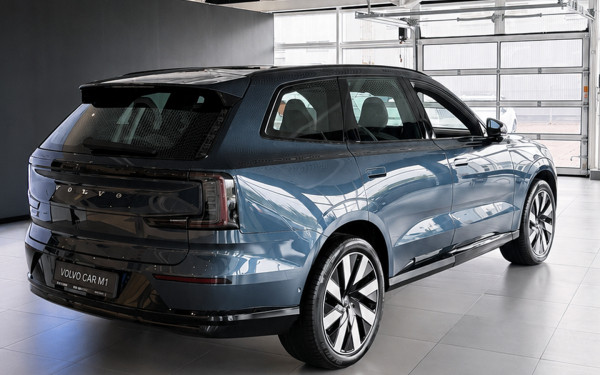 В Россию привезли необычный кроссовер Volvo EX90. Цена от ₽13,9 млн