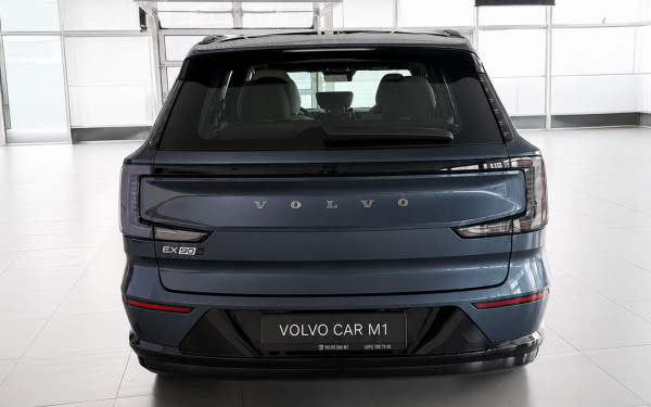 В Россию привезли необычный кроссовер Volvo EX90. Цена от ₽13,9 млн