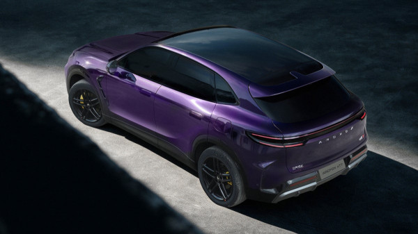 Представлен недорогой кроссовер Arcfox αT7 от концерна BAIC